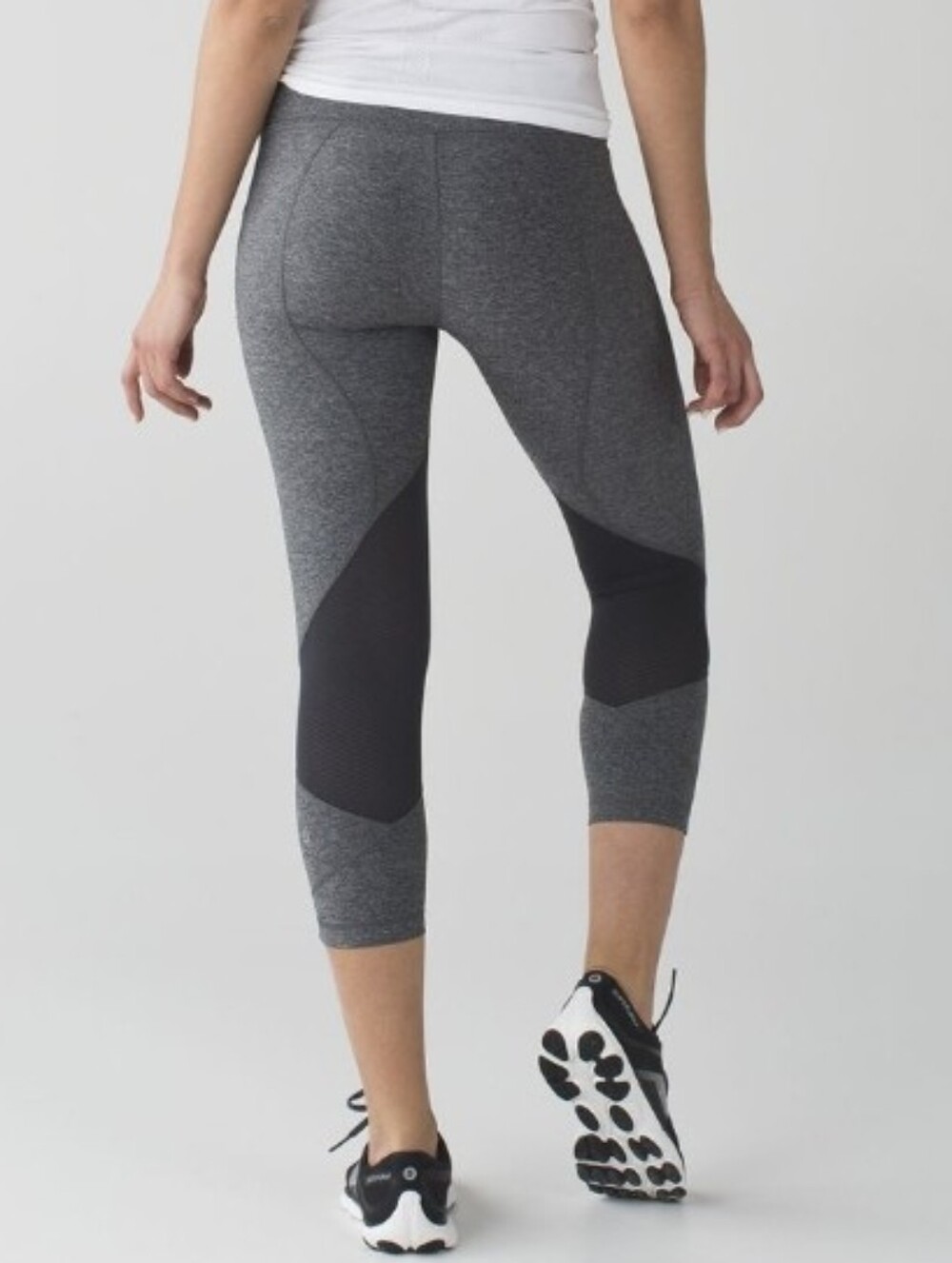 Lululemon Pace Rival Crop. Heathered Grey & Black. 22,5" Inseam. Size 8.